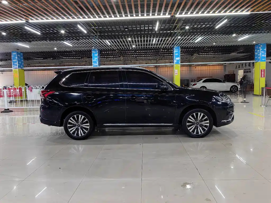 MITSUBISHI OUTLANDER 2021