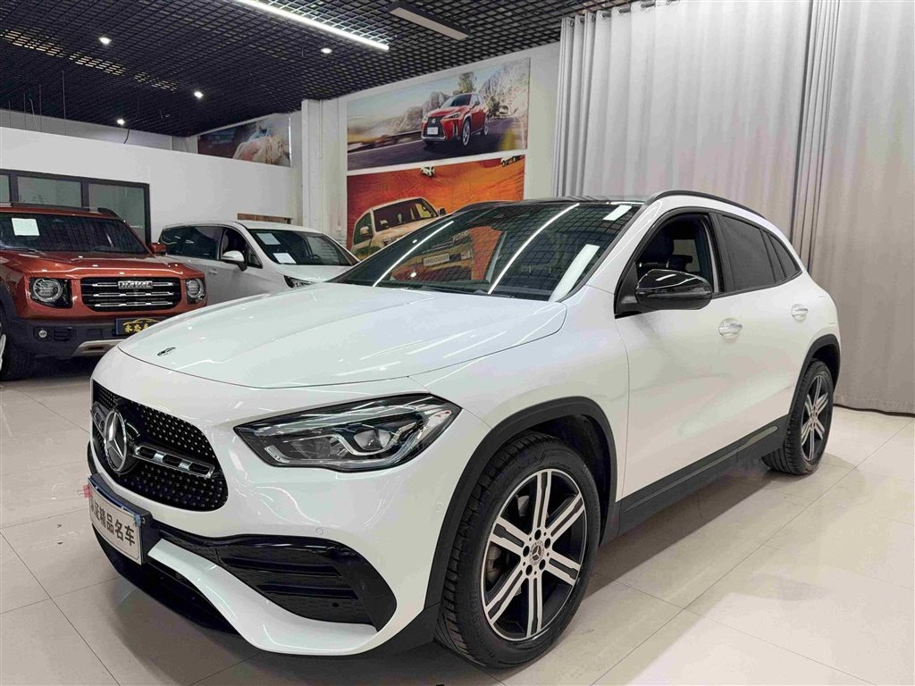MERCEDES BENZ GLA 2020