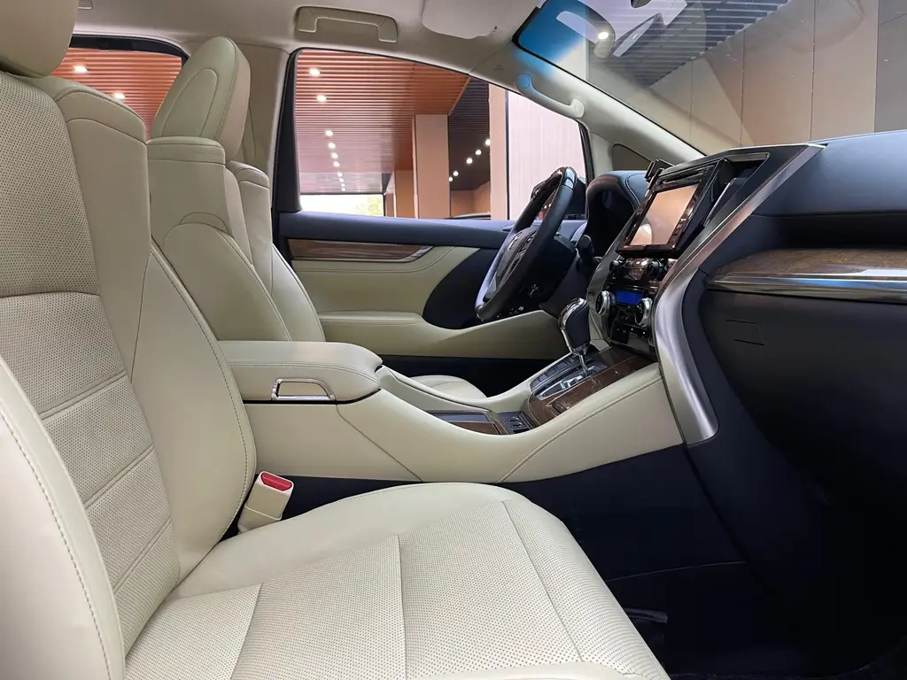 TOYOTA ALPHARD 2018