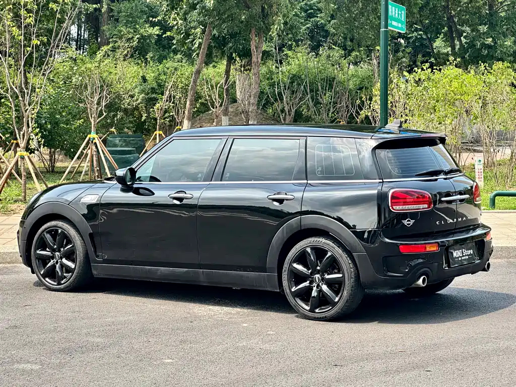 MINI CLUBMAN 2022