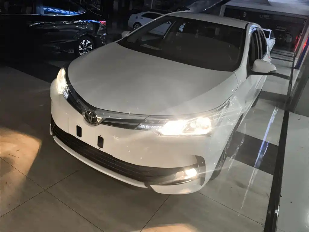 TOYOTA COROLLA 2018