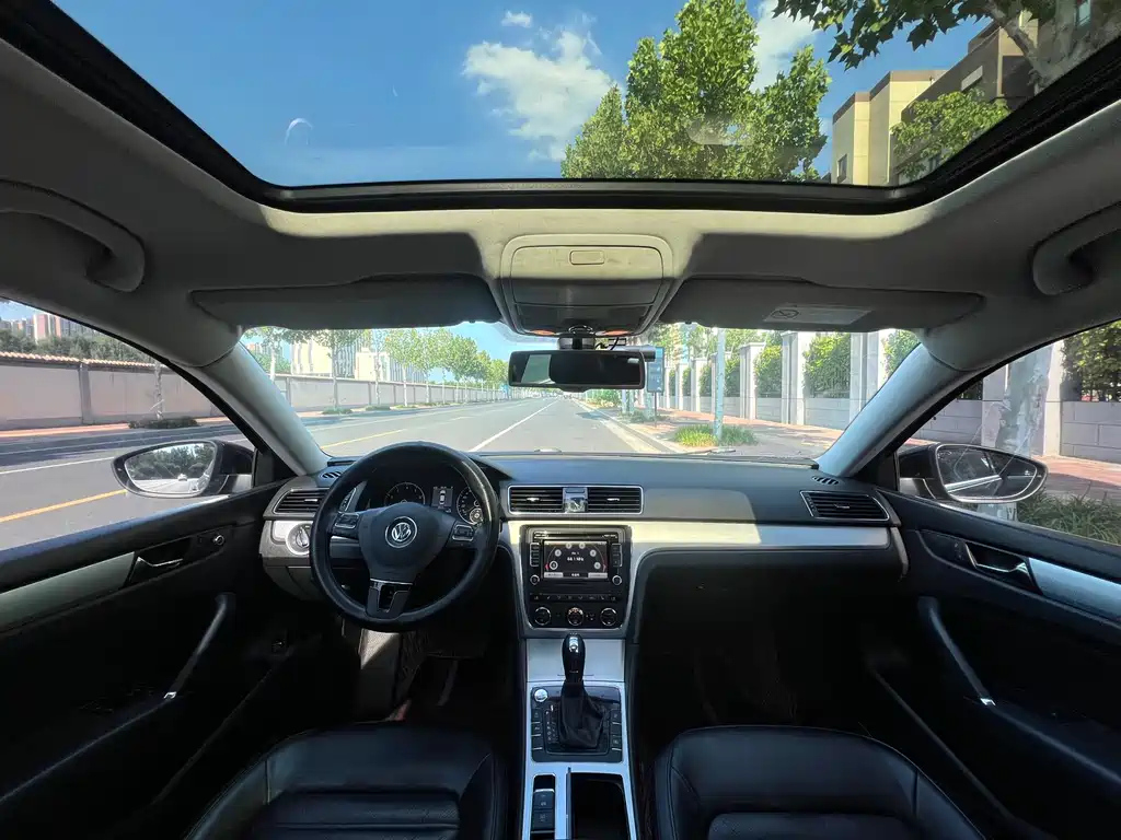 VOLKSWAGEN PASSAT 2015