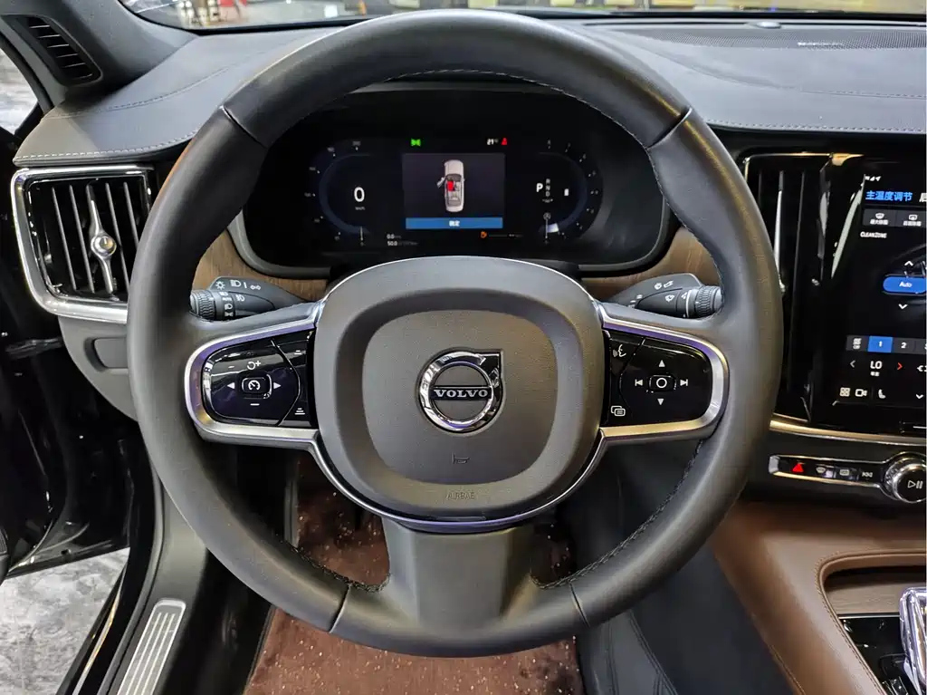 VOLVO S90 2023