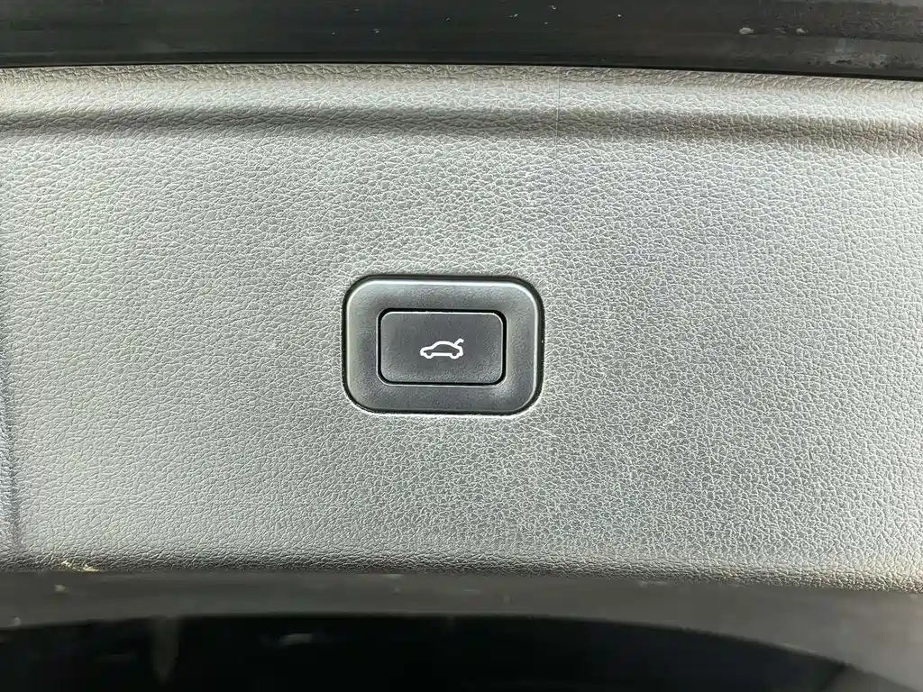 HONGQI HS5 2023