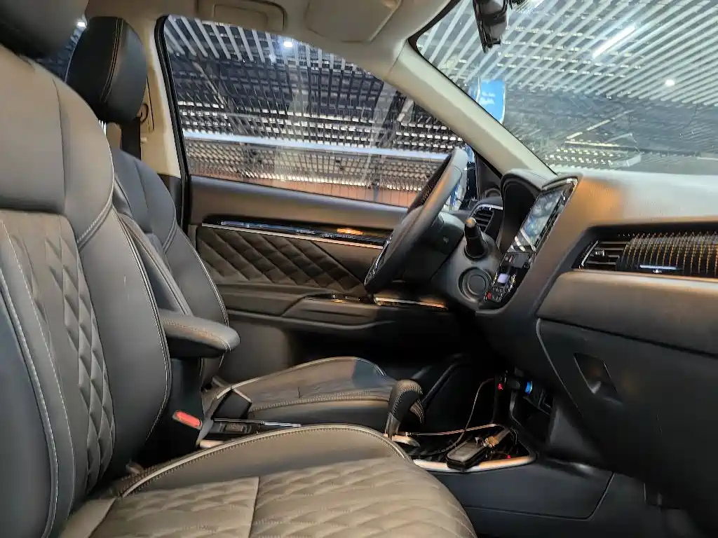 MITSUBISHI OUTLANDER 2021