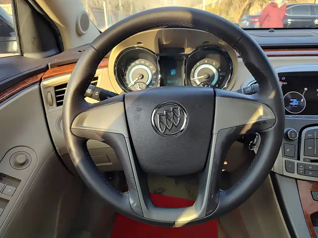 BUICK LACROSSE 2012