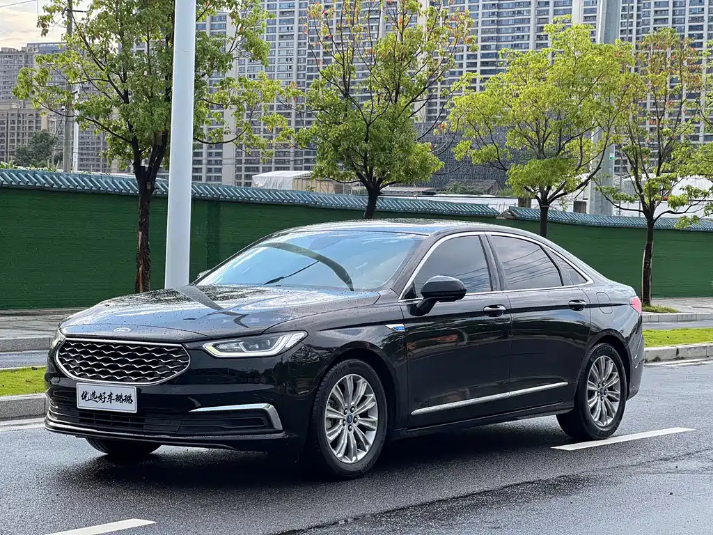 FORD TAURUS 2019