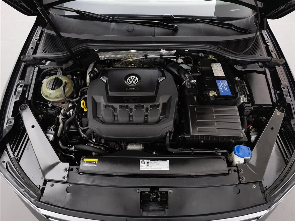VOLKSWAGEN MAGOTAN 2019