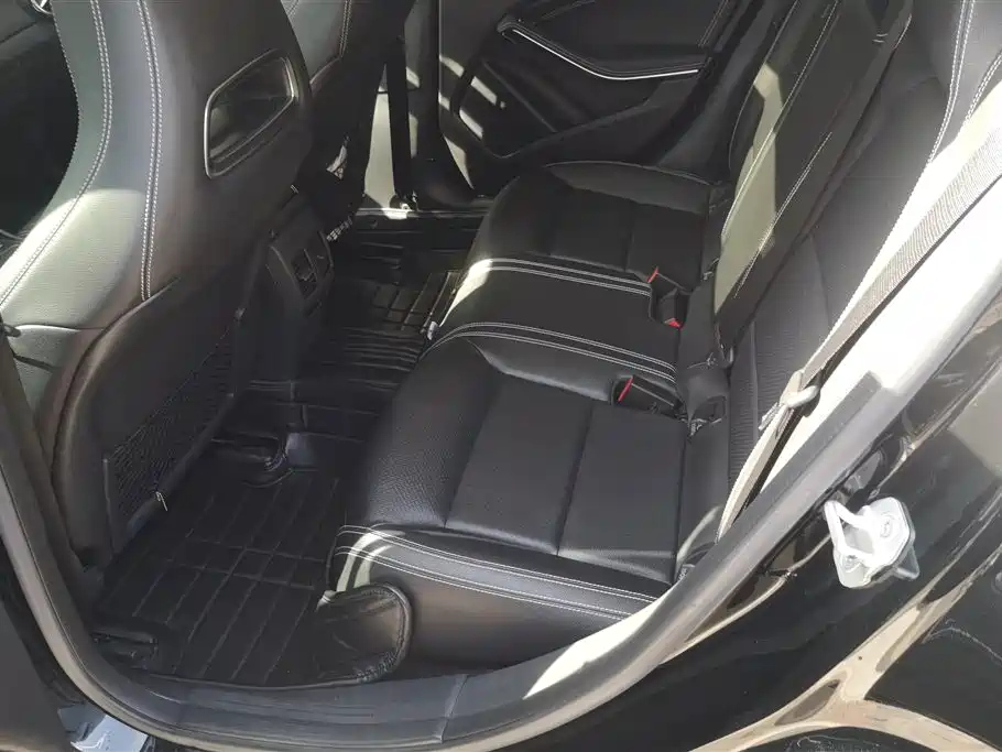 MERCEDES BENZ GLA 2017