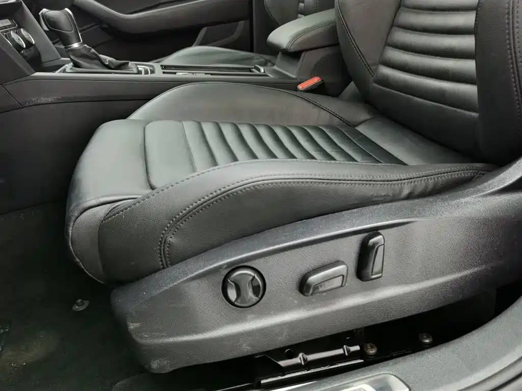 VOLKSWAGEN MAGOTAN 2019