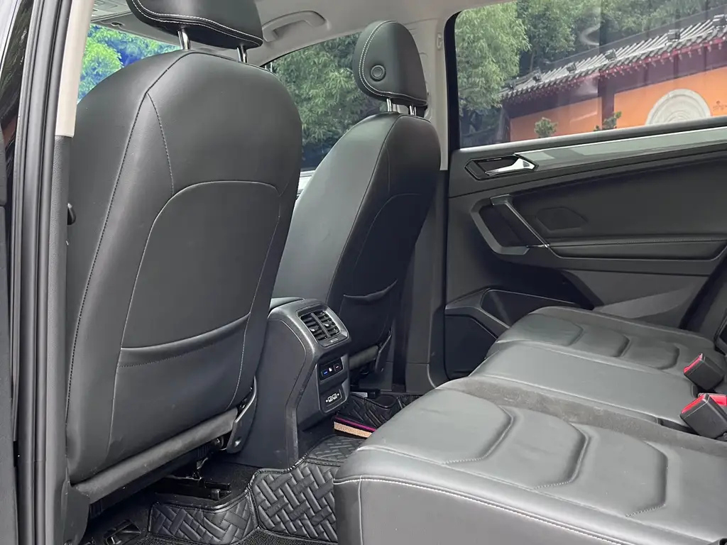 VOLKSWAGEN TIGUAN L 2021