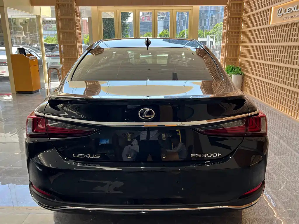 LEXUS ES 2022