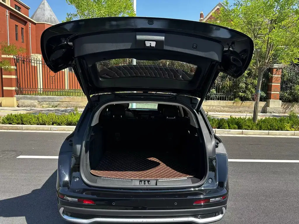 LINCOLN ADVENTURER 2024