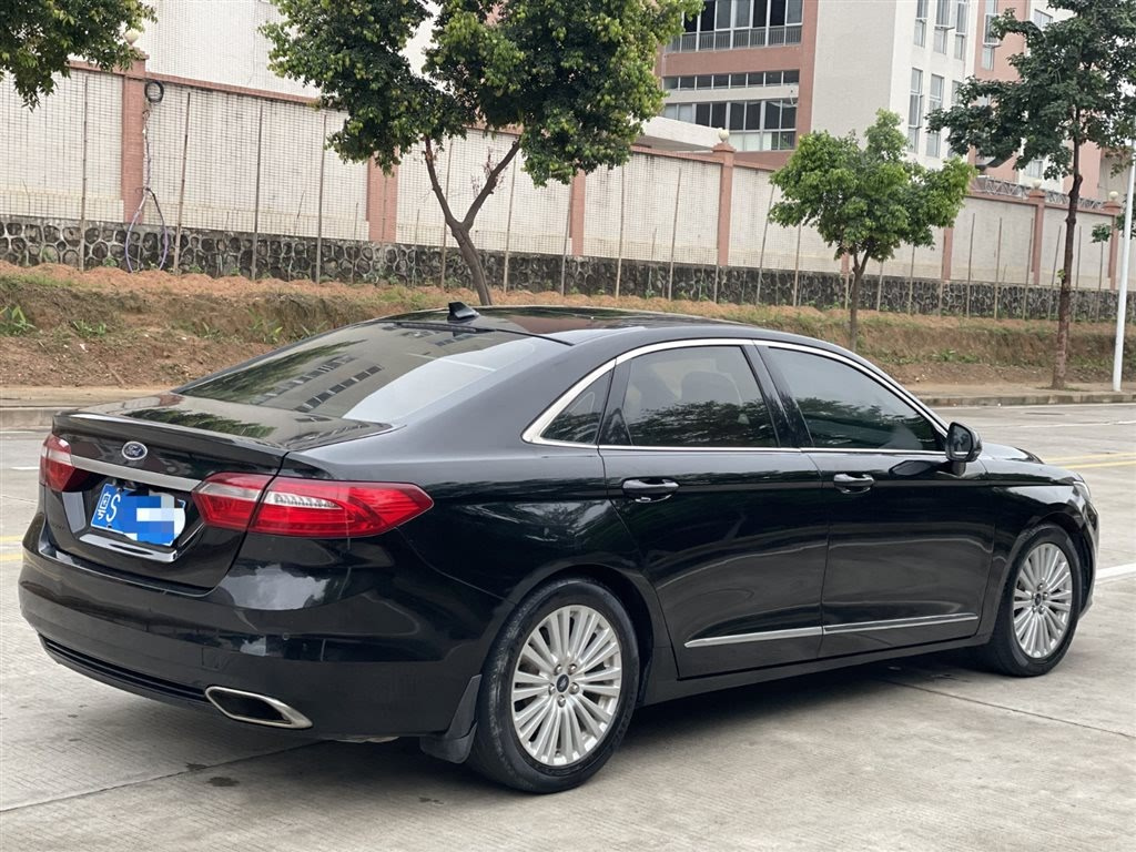 FORD TAURUS 2017