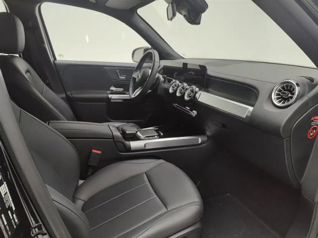 MERCEDES BENZ GLB 2023