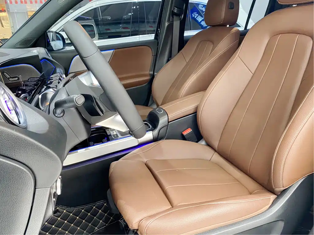 MERCEDES BENZ GLB 2024