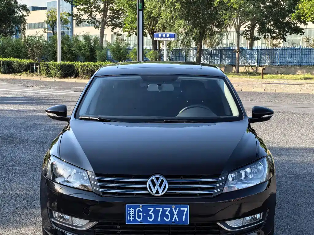 VOLKSWAGEN PASSAT 2014