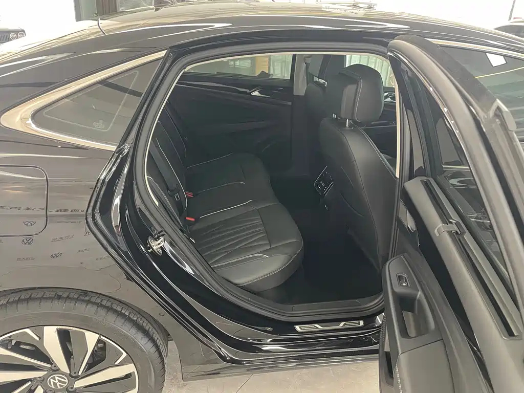 VOLKSWAGEN PASSAT 2022