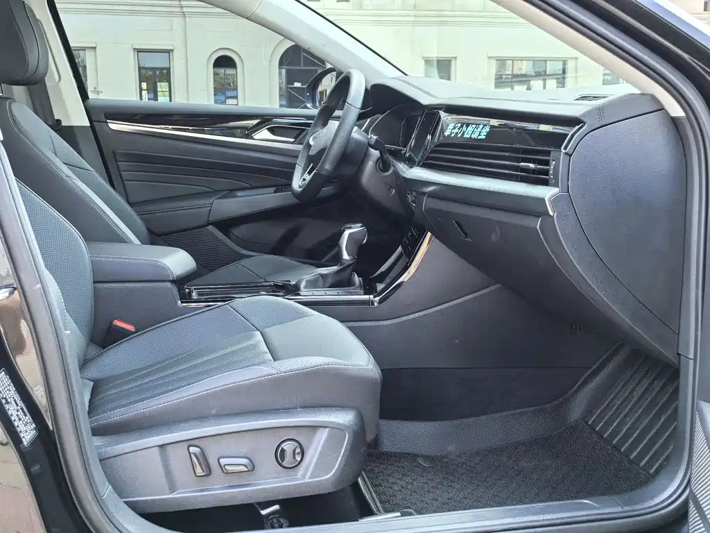 VOLKSWAGEN PASSAT 2025
