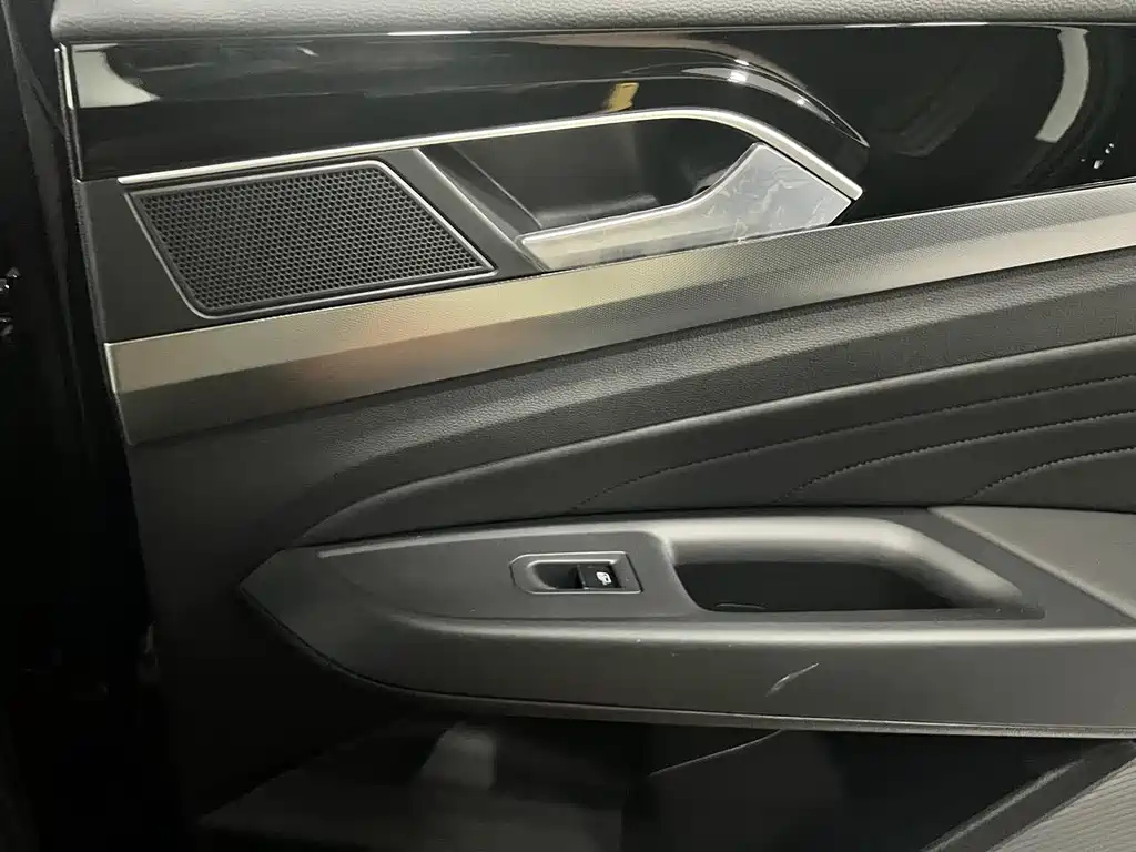 VOLKSWAGEN PASSAT 2025