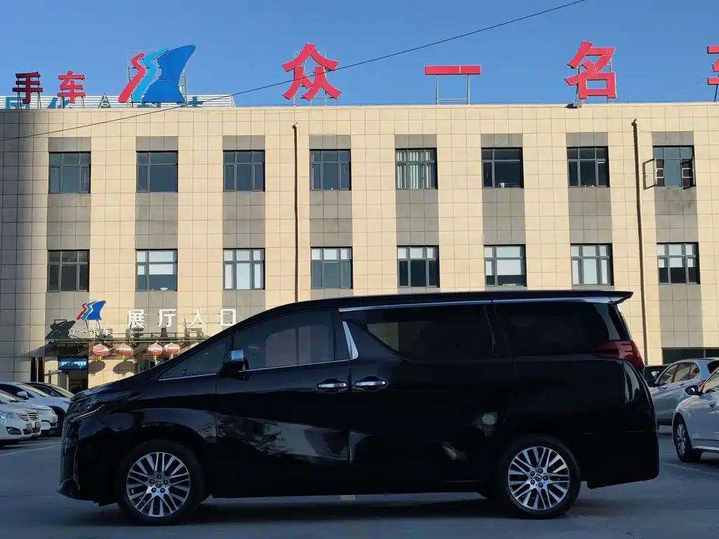 TOYOTA ALPHARD 2017
