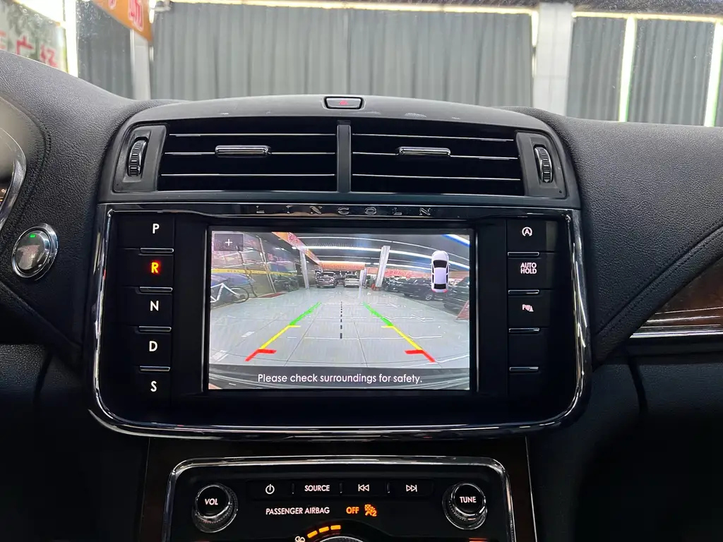 LINCOLN CONTINENTAL 2019