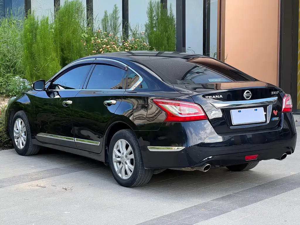 NISSAN TEANA 2015