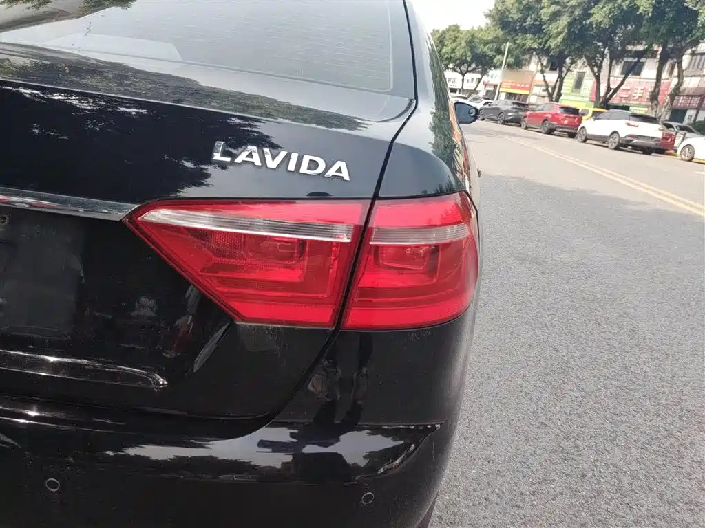 VOLKSWAGEN LAVIDA 2013