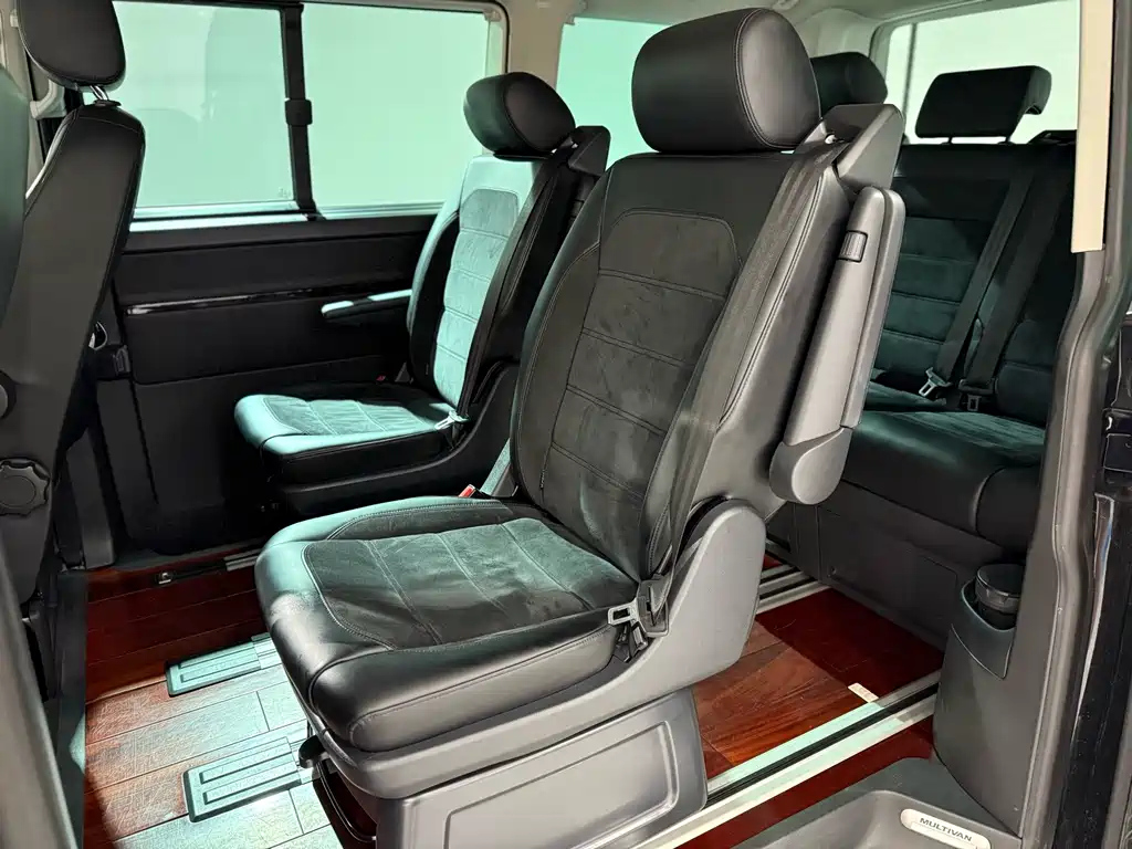 VOLKSWAGEN MULTIVAN 2018