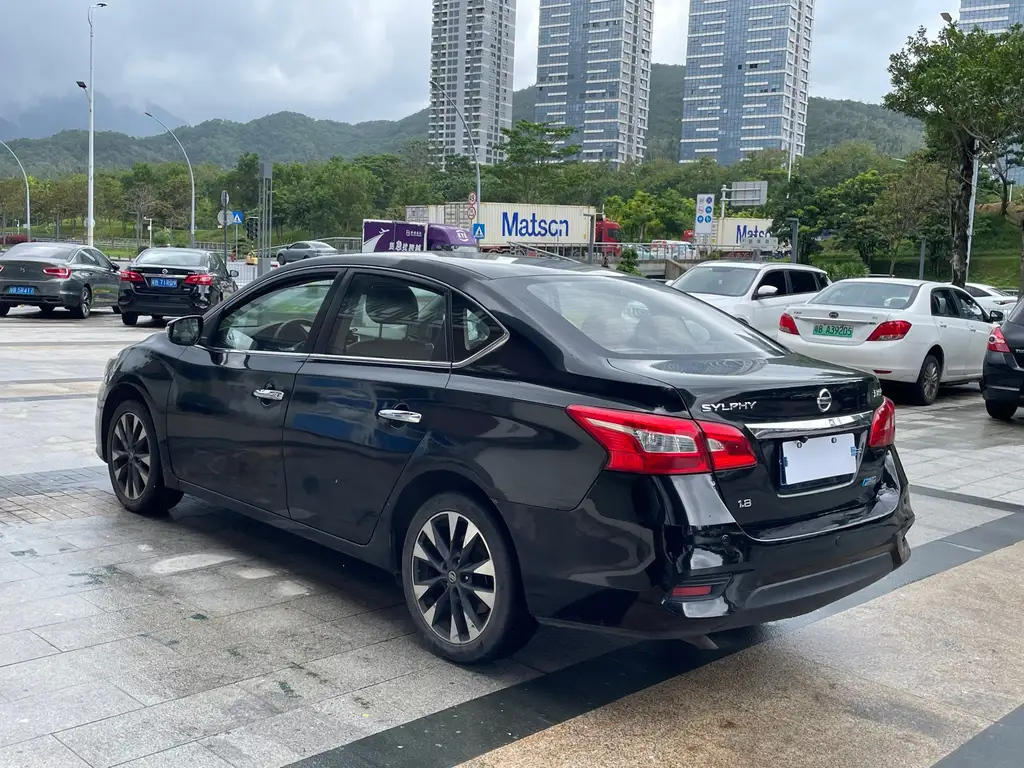 NISSAN SYLPHY 2018