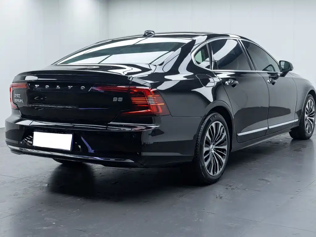 VOLVO S90 2023