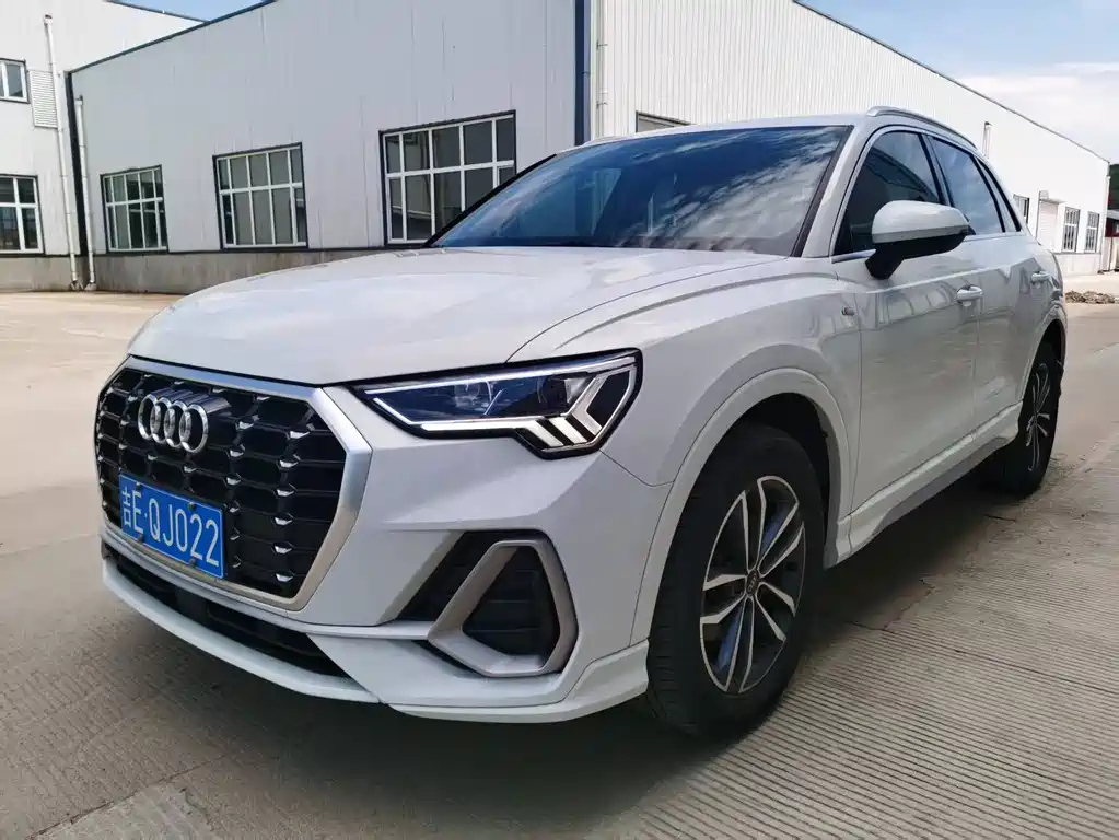 AUDI Q3 2021