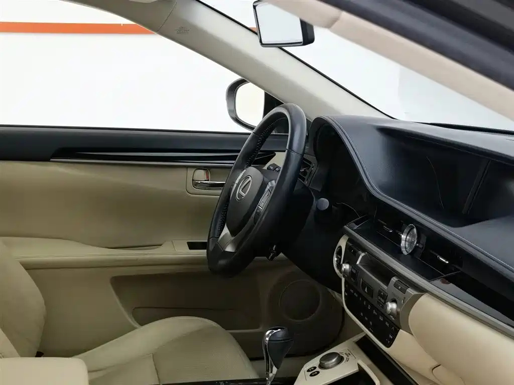 LEXUS ES 2014