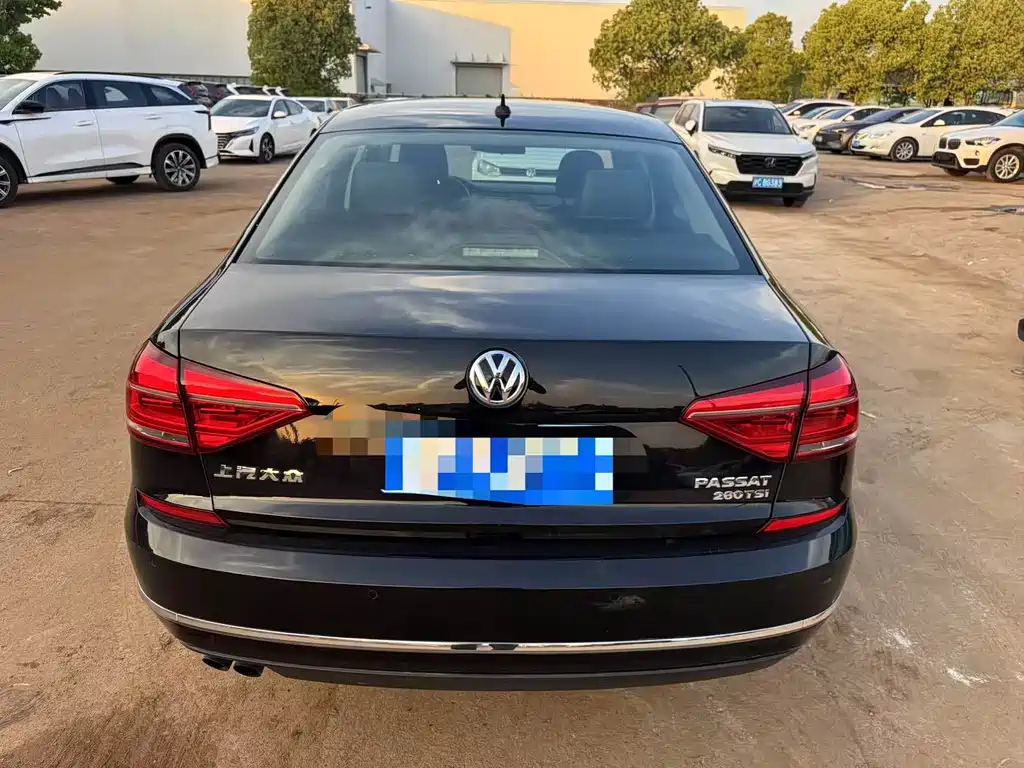 VOLKSWAGEN PASSAT 2017