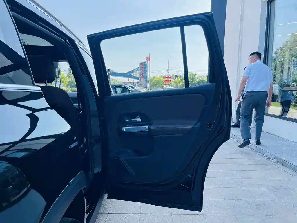 MERCEDES BENZ GLB 2024