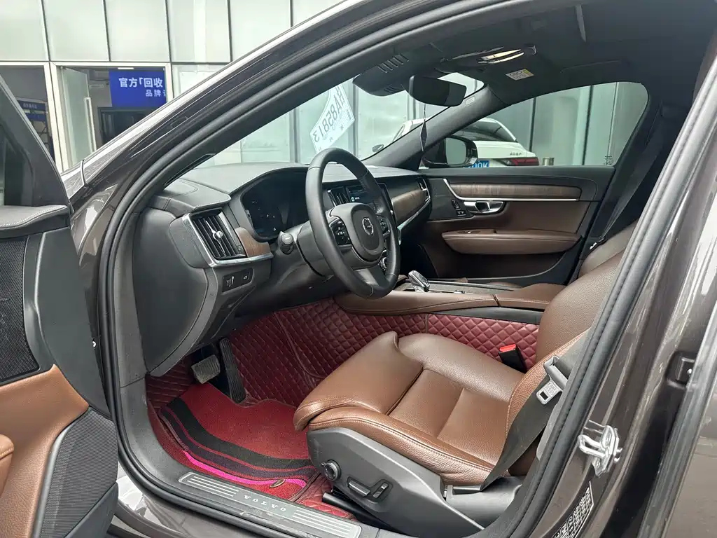 VOLVO S90 2022