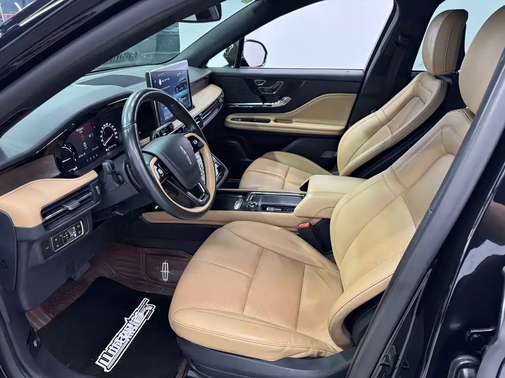 LINCOLN ADVENTURER 2020