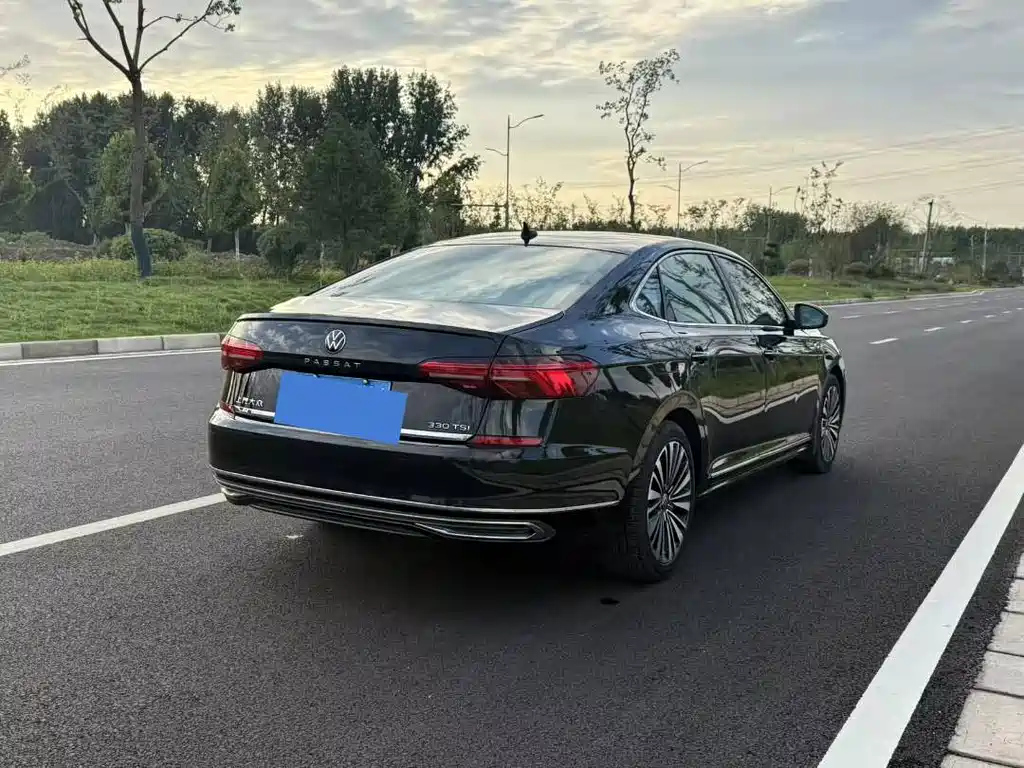 VOLKSWAGEN PASSAT 2021
