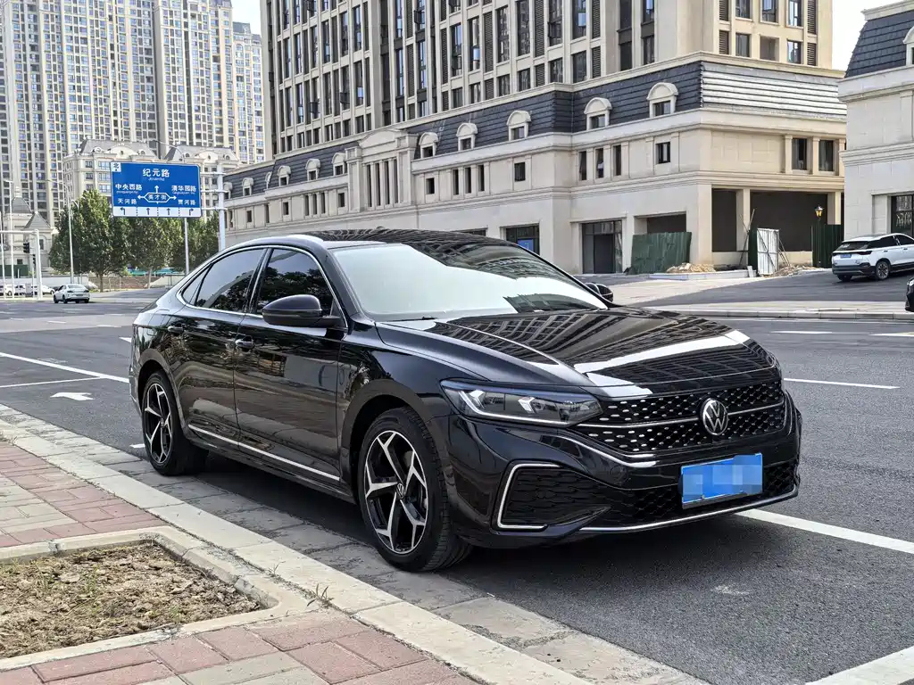 VOLKSWAGEN PASSAT 2025