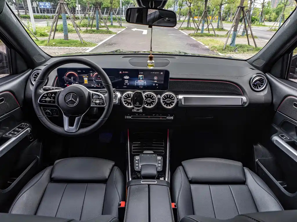 MERCEDES BENZ GLB 2023