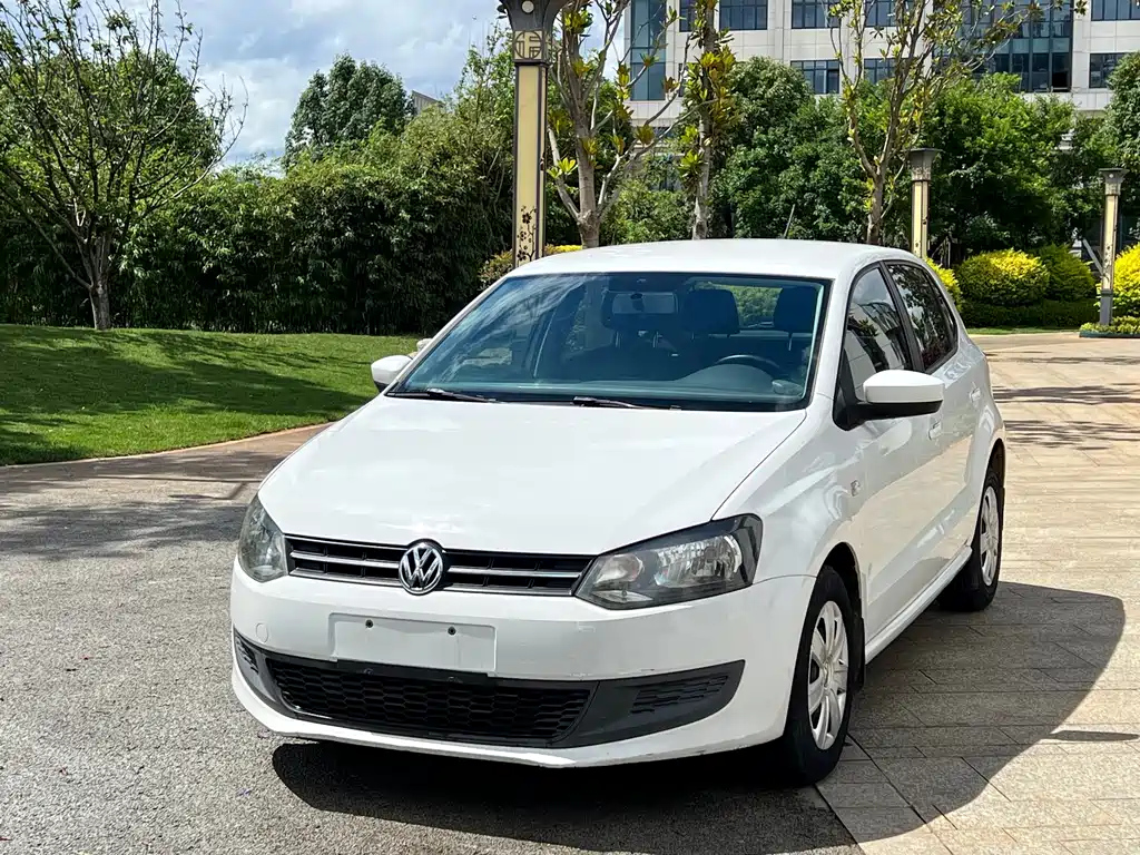 VOLKSWAGEN POLO 2013