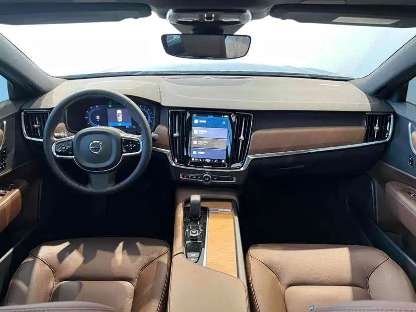 VOLVO S90 2024