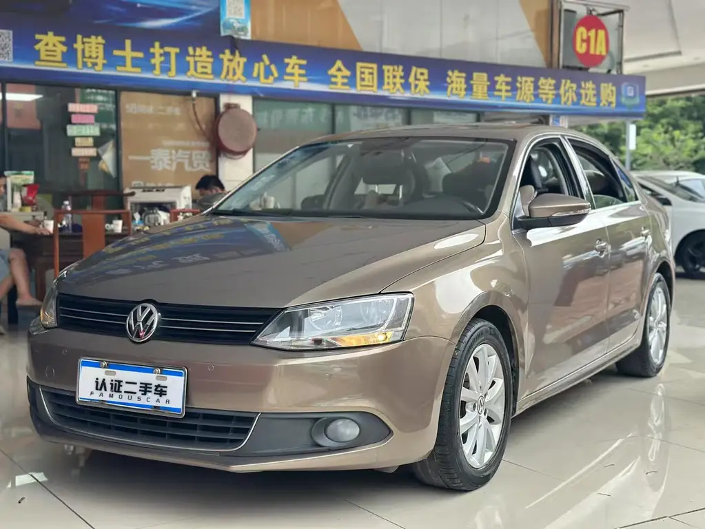 VOLKSWAGEN SAGITAR 2012
