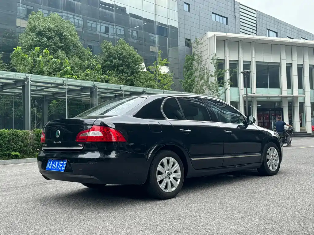 SKODA SUPERB 2012