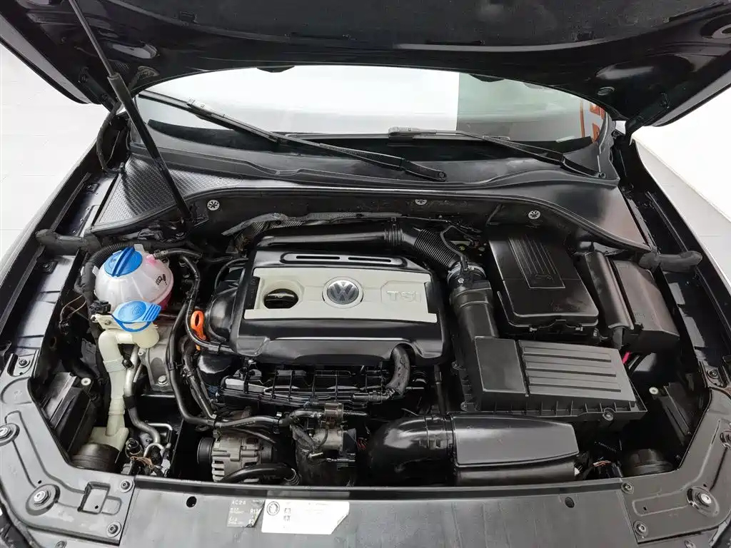 VOLKSWAGEN PASSAT 2014