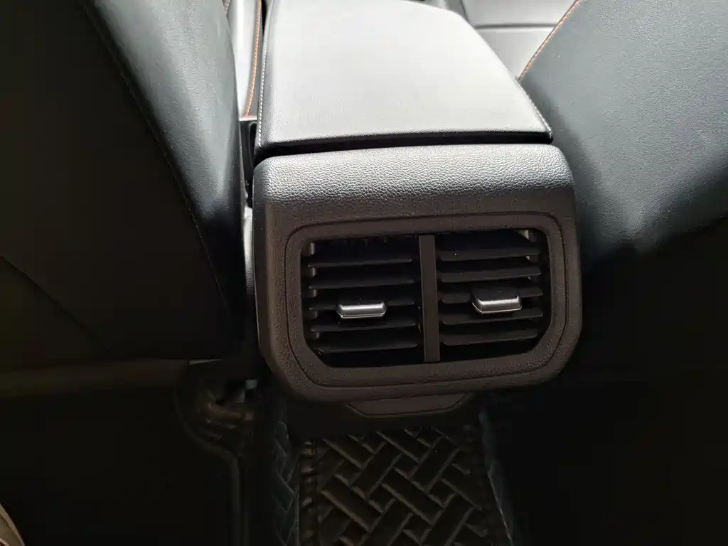VOLKSWAGEN BORA 2023