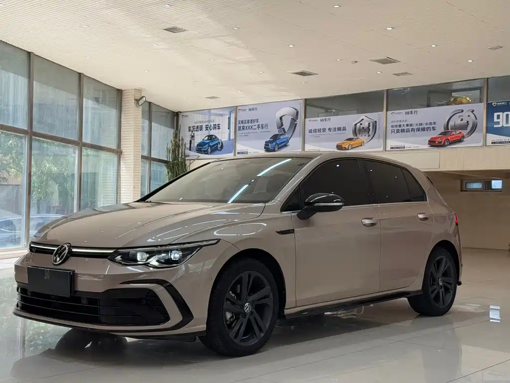 VOLKSWAGEN GOLF 2021