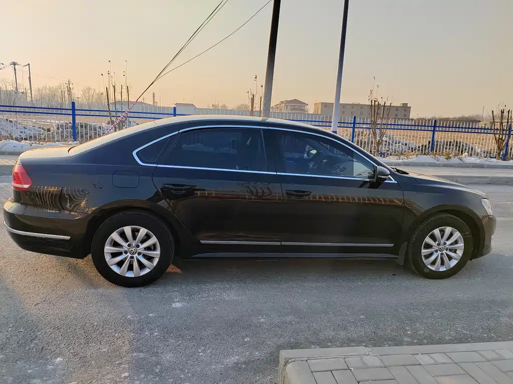 VOLKSWAGEN PASSAT 2015