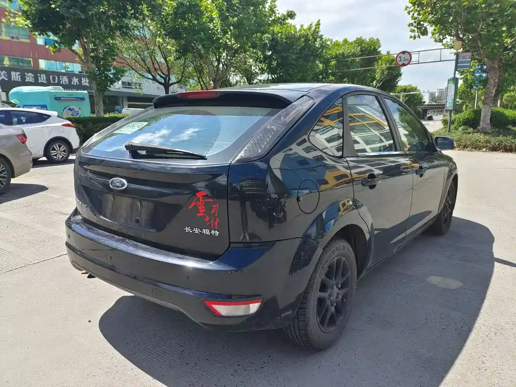 FORD FOCUS 2010