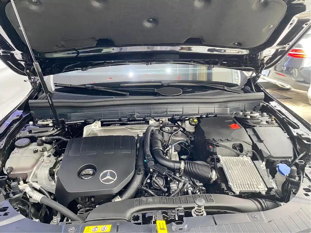 MERCEDES BENZ GLB 2024